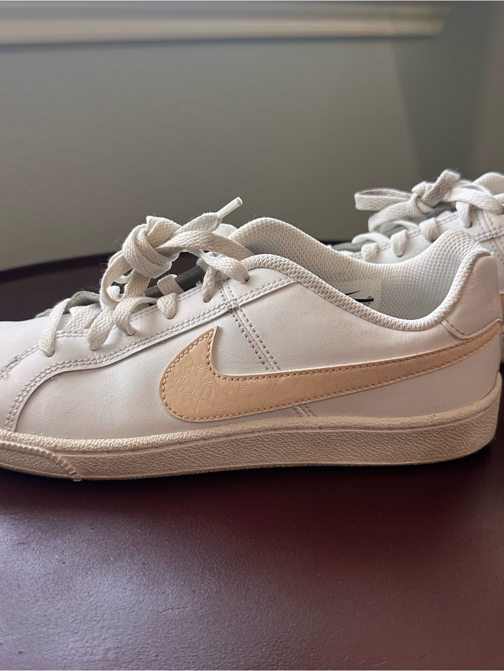 Nike White Sneakers with light peach Swoosh size 8